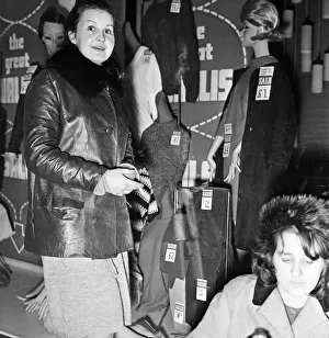 01136 Prints: Student Joyce Wells (19) from Salford pictured at the front of the queue for tomorrow