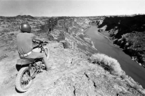 Stuntman Evel Knievel prepares to jump Snake River Canyon