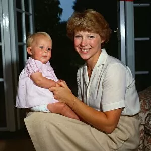 Images Dated 1st August 1982: Sue Bryan actress August 1982 with her baby daughter