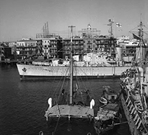 00174 Prints: Suez Crisis 1956 The 4000 ton minelayer Manxman becomes the first ship to sail up