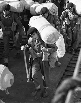 Egypt Prints: Suez Crisis 1956 850 soldiers of the 1st Bt Royal Fussiliers preparing to embark