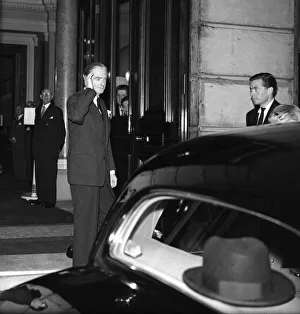 00016 Prints: Suez Crisis 1956 Anthony Eden arrives at Lancaster House for the Suez Conference