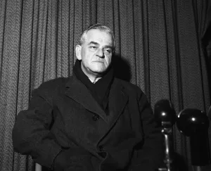 Suez Crisis 1956 Colonel Cyril Banks answers press questions after returning