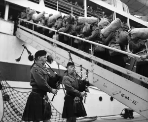 Kilts Prints: Suez Crisis 1956 Men of the Argyll and Sutherland Highlanders embarking
