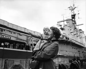 Evsi Prints: Suez Crisis 1956 Mrs Sheila Dickenson and her son Timothy on the quayside