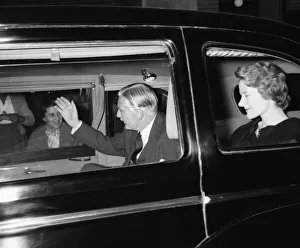 00016 Prints: Suez Crisis 1956 The Prime Minister Anthony Eden waves to onlookers as he leaves
