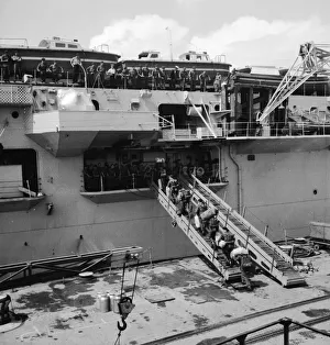Evsi Prints: Suez Crisis 1956 Troops embarking for the Middle East 3 / 8 / 56 H7094