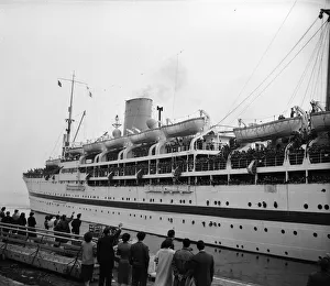 Ec Scan Prints: Suez Crisis 1956 The troopship Empire Ken departs for the Mediterranean H7223