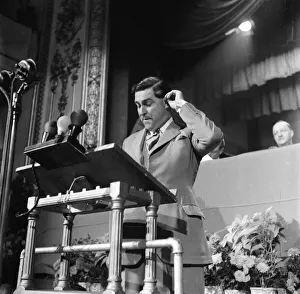 00173 Prints: Suez Crisis 1956 William Yates speaking against the governments policy on Suez