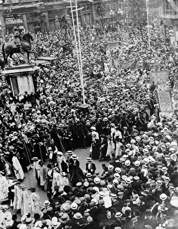 1911 Prints: Suffragettes June 1911 40, 000 strong in a Procession seven miles long march from