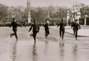 Rights Prints: Suffragettes Raid Buckingham Palace London May 1914 Suffragettes try to present a