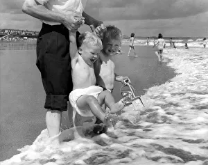 Sunshine Prints: Summer Weather Scenes - Sunbathing Two young children enjoy splashing around in