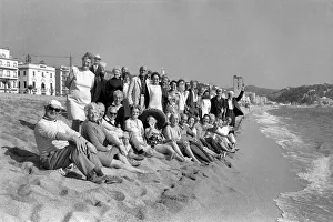 00097 Prints: Sunair travel famous for their cut-price holidays are giving people holidays on the Costa