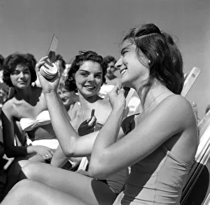 00082 Prints: Sunday Mirror Beauty contest girls at Yarmouth, UK. seen here preparing for the beauty
