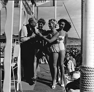 Sunday Pictorial Beach Beauty contest with Jimmy Wilde ex world champion boxer