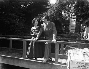 Sunday Pictorial Film Garden Party 1949 Jean Simmons with Stewart Granger