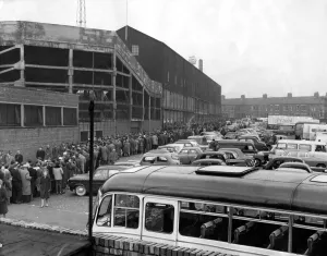 Sunderland Associated Football Club - Sunderland fans queue for tickets for