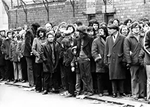 Sunderland Associated Football Club - Sunderland fans queue for tickets for the FA Cup