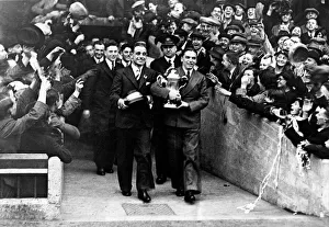 00266 Prints: Sunderland Associated Football Club - Sunderland win the 1937 FA Cup - Horation Carter