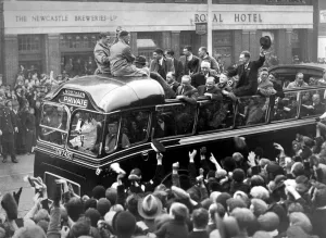Sunderland Associated Football Club - Sunderland win the 1937 FA Cup - The roads were