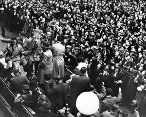 Sunderland Associated Football Club - Sunderland win the 1937 FA Cup - The roads were