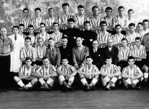 Sunderland Football Club Team Picture 1957-58 Front Row L-R Len Shackleton Don