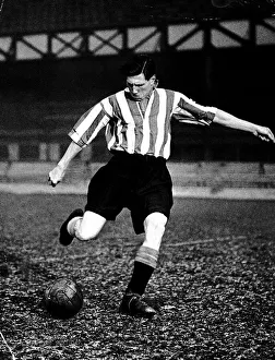 00230 Prints: Sunderland inside forward Len Shackleton December 1948