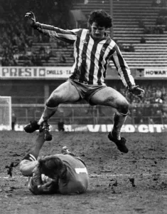 00253 Prints: Super save-from Leicester keeper Nicky Walker as he foils Sheffield Wednesdays