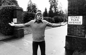Superhod'Max Quarterman at the entrance to Stoke Park Avenue
