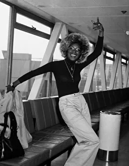 00085 Prints: The Supremes Thursday 8th of March 1973 band memeber Mary at Heathrow Airport to commence