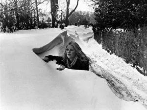 00980 Prints: Susan Dibble of St Nicholas is 5ft 5in but dwarfed by drifts in Duffryn Lane, Cardiff