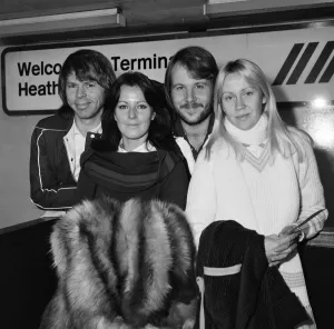 00470 Prints: Swedish pop group ABBA consisting of Agnetha Faltskog, Bjorn Ulvaeus