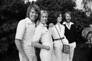 00470 Prints: Swedish pop group ABBA consisting of Agnetha Faltskog, Bjorn Ulvaeus