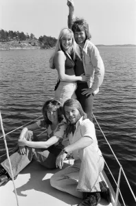 00470 Prints: Swedish pop group ABBA consisting of Agnetha Faltskog, Bjorn Ulvaeus