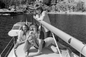 00470 Prints: Swedish pop group ABBA consisting of Agnetha Faltskog, Bjorn Ulvaeus