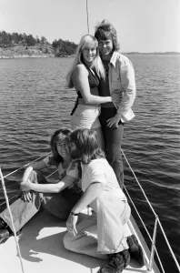 00470 Prints: Swedish pop group ABBA consisting of Agnetha Faltskog, Bjorn Ulvaeus