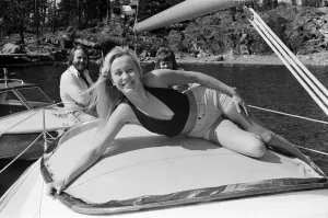 00470 Prints: Swedish pop group ABBA consisting of Agnetha Faltskog, Bjorn Ulvaeus