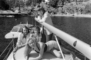 00470 Prints: Swedish pop group ABBA consisting of Agnetha Faltskog, Bjorn Ulvaeus