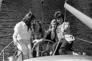 00470 Prints: Swedish pop group ABBA consisting of Agnetha Faltskog, Bjorn Ulvaeus