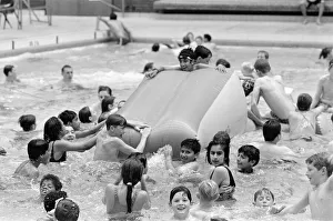 00668 Prints: In the swim E EYoungsters make a splash in this field sports centre drink the fourth