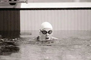00015 Prints: Swimmer Sharron Davies seen here training at the swimming pool in Moscow before her heat