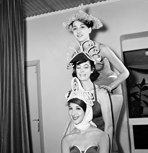 Swimsuit Fashion: Fashion show of Spirella foundation garments