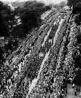 Sydneys farewell to departing Australian troops as they marched along Park Street