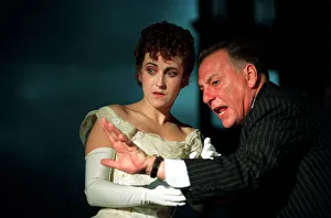 01429 Prints: SYLVESTRA LE TOUZEL AND KENNETH CRANHAM IN NATIONAL THEATRE PRODUCTION OF J. B
