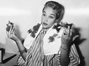 Core26 Prints: Sylvia Syms Actress having her hair trimmed - September 1959