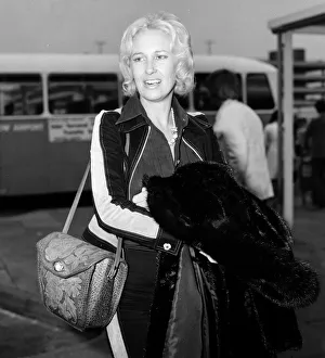 Tammy Wynette seen here at London Airport 16th April 1976 Local Caption Watscan