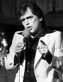Occupation C Prints: Bill Tarmey Coronation St Actor March 1983 performing at Bunneys fun pub in Leeds