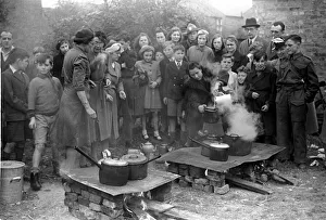 Exercises And Training Prints: Tea being brewed up during Invasion Exercises, Kingston, London. 25th October 1942