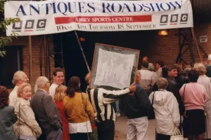 00420 Prints: The television programme the Antiques Roadshow is filmed at Abbey Sports Centre in County