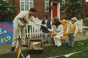 00420 Prints: Television programme - The Big Breakfast 15 June 1994 circa - Presenter Mark Little with